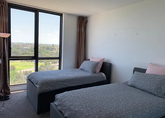 Panoramic Views In Luxurious Brand New Apartment